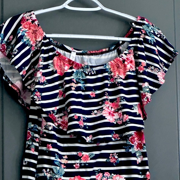 Beautiful  floral dress elastic, comfortable can be use cover or shoulder off - Picture 2 of 3